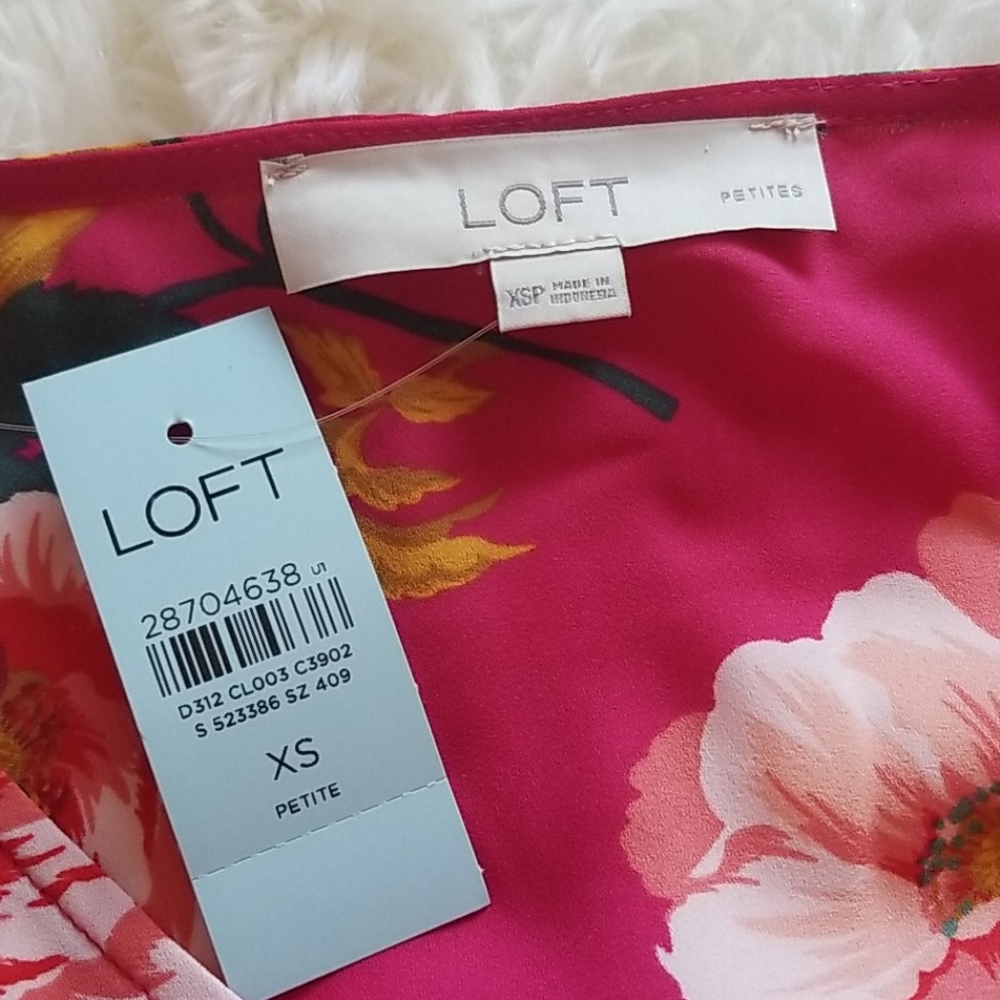 Floral blouse. - Picture 3 of 5